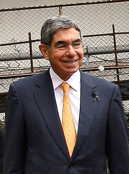 Soubor:Óscar Arias (2009).jpg
