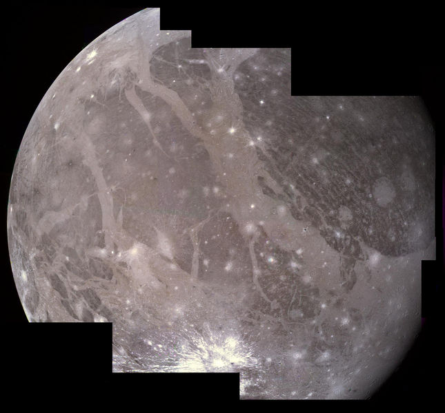 Soubor:PIA00081 Ganymede Voyager 2 mosaic.jpg