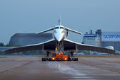 Head-on view of a Tupolev Tu-144 (2009)