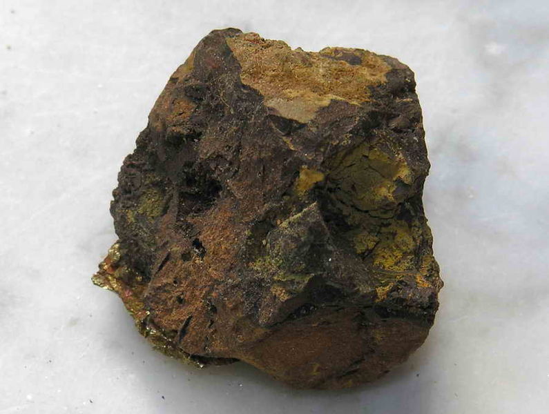 Soubor:Mineral Limonita GDFL120.jpg