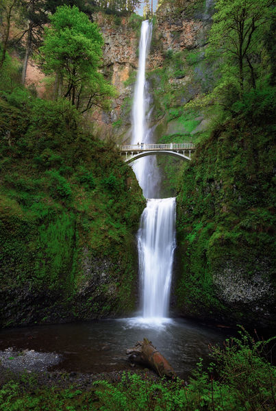 Soubor:Multnomah Falls, Oregon-Flickr.jpg