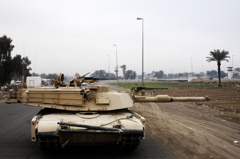 Soubor:M1A1 Abrams with Integrated Management System new Tank Urban Survivability Kit Dec. 2007.jpg