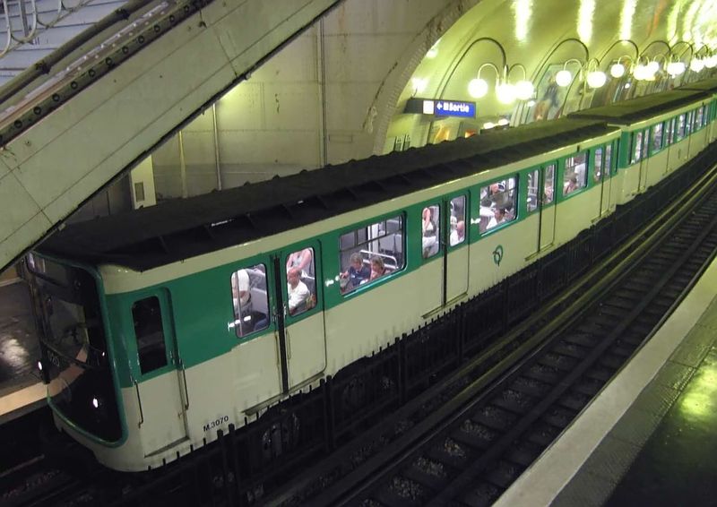 Soubor:Metro-Paris-Rame-MP59-Ligne-4.jpg