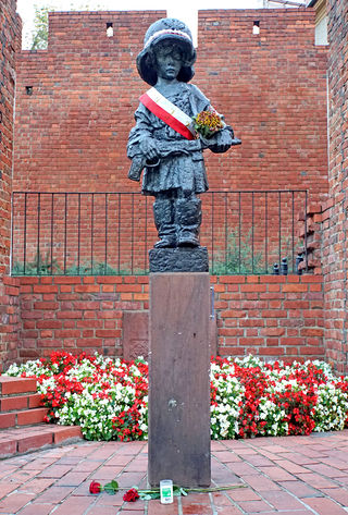 Slavná socha malého povstalce ve Varšavě (2016)