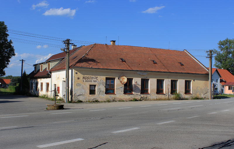 Soubor:Člunek, old restaurant.jpg