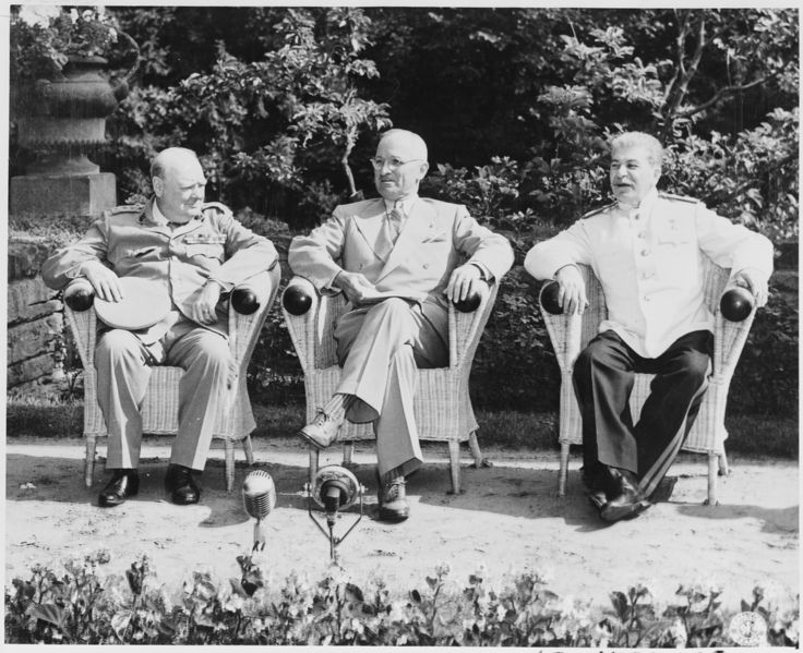 Soubor:L to R, British Prime Minister Winston Churchill, President Harry S. Truman, and Soviet leader Josef Stalin-NARA - 198958.jpg