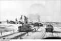 Bundesarchiv Bild 101I-090-3914-06, Russland, Schützenpanzer und Panzer im Winter.jpg