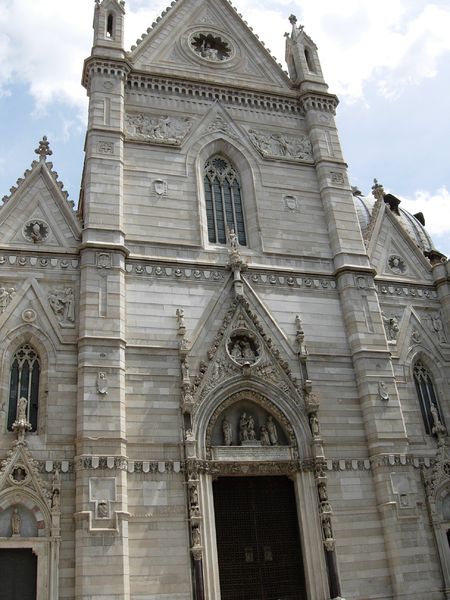Soubor:Duomo di Napoli (facciata).jpg