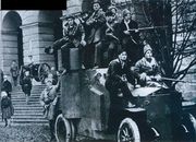 Броневик у Смольного 1917.jpg