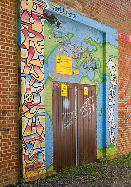 Soubor:Graffiti on door of Butts Ash electricity substation - geograph.org.uk - 517144.jpg