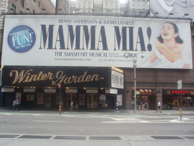 Soubor:Mamma Mia Broadway.JPG