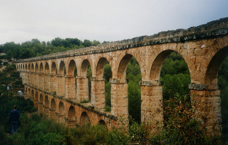 Soubor:Roman aqueduct Tarragona.jpg