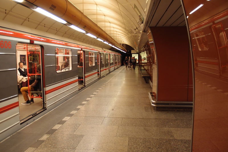 Soubor:Krizikova metro station 2022Z08.JPG