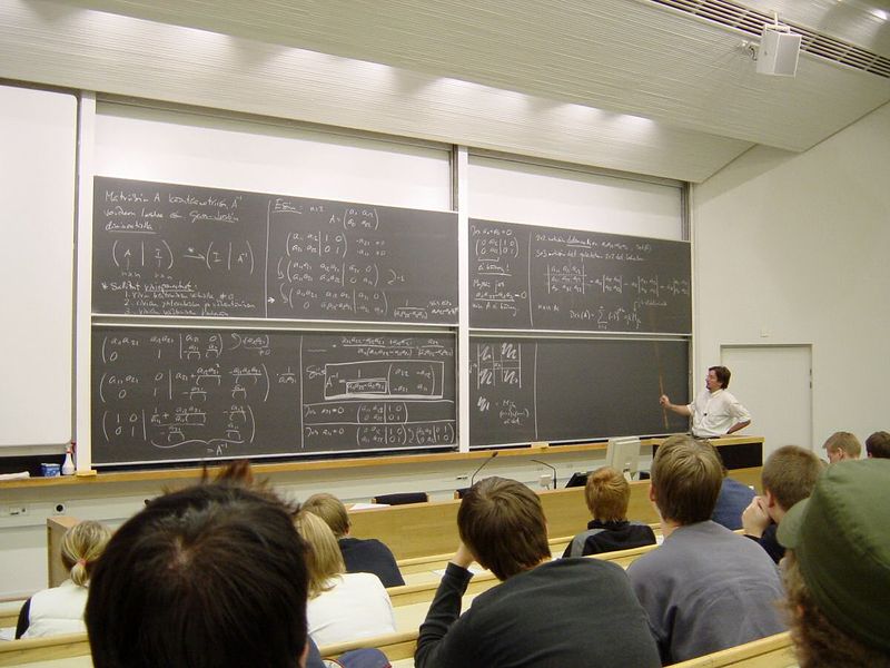 Soubor:Math lecture at TKK.JPG