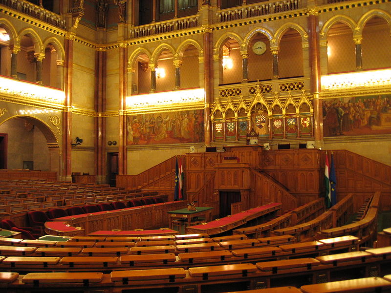 Soubor:Budapest Parliament conference hall.jpg