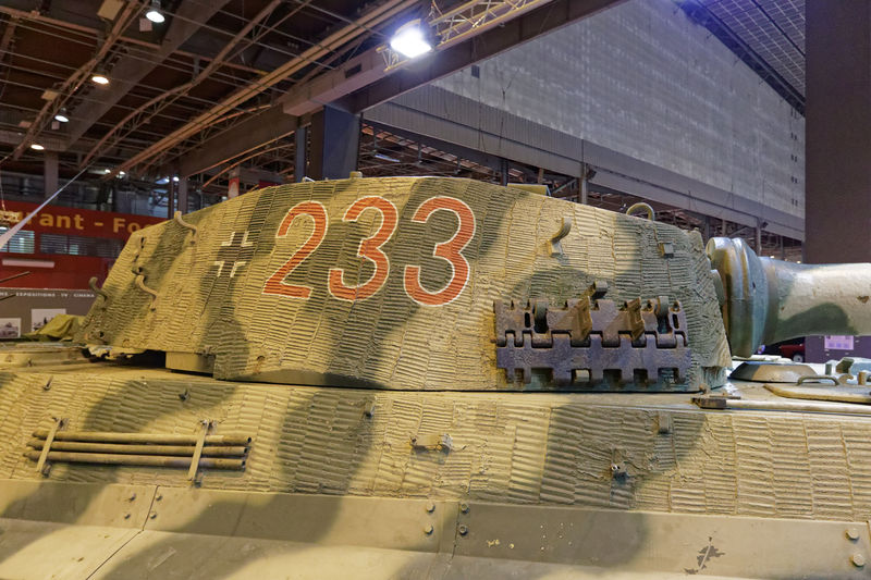 Soubor:Rétromobile 2015 - Panzer VI Ausf B Tigre II - 1944 - 038.jpg