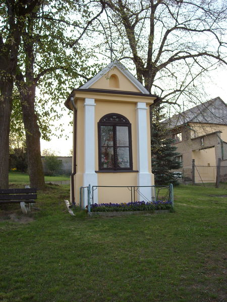 Soubor:Výklenková.kaple.sv.Floriana.jpg