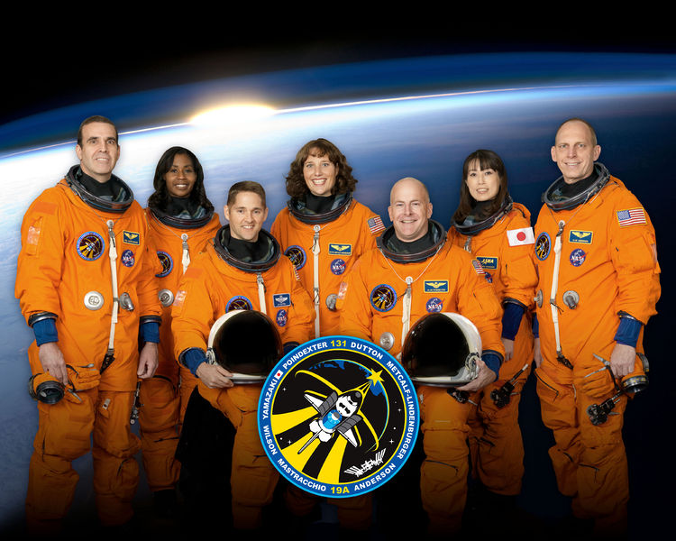 Soubor:STS-131 Official Crew Photo.jpg