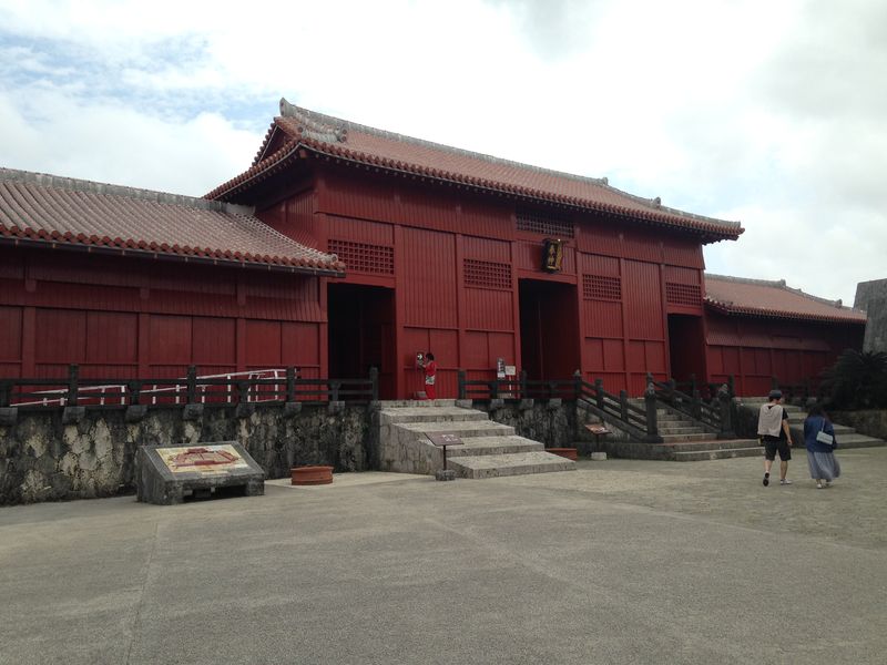 Soubor:Hoshimmon (Kimihokori-Ujo) Gate of Shuri Castle.JPG