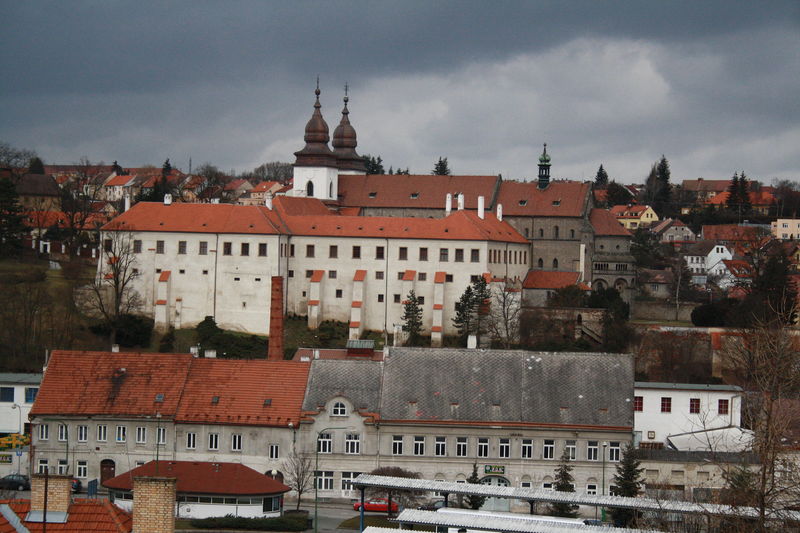 Soubor:Overview of Basilica of Saint Procopius in Třebíč, Czech Republic.jpg