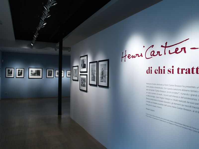 Soubor:Henri Cartier-Bresson exhibition Milano.jpg