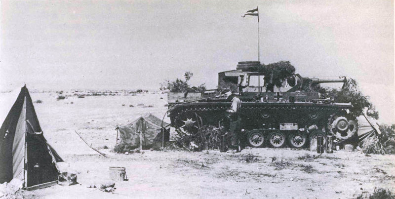 Soubor:P-III tank in Africa April 1942.jpg