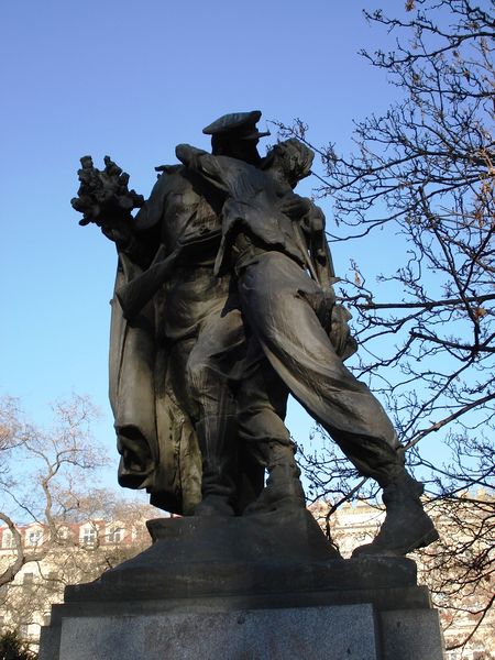 Soubor:Monument Red Army soldier liberating Prague.JPG