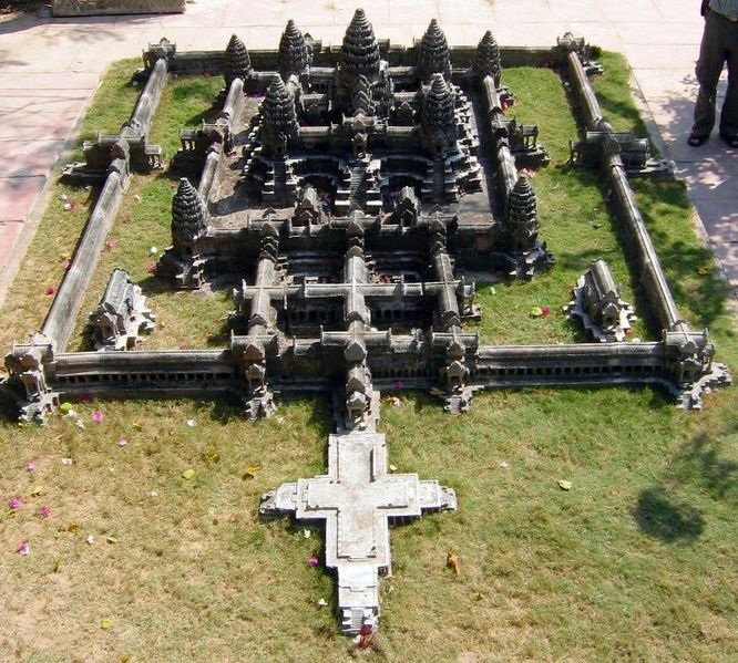 Soubor:Angkor-wat-central.jpg