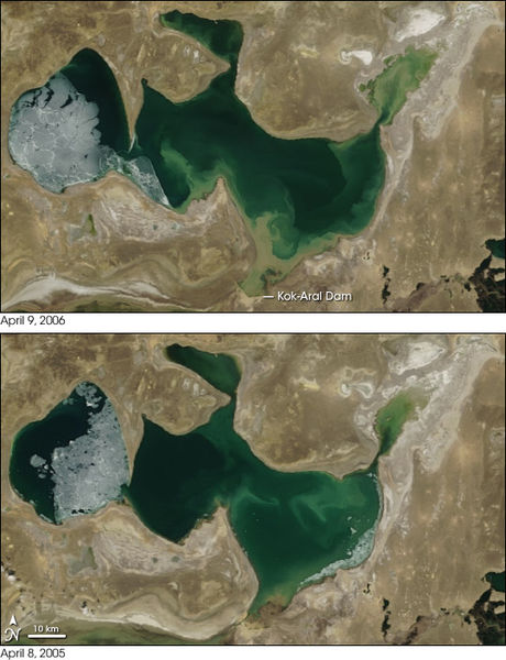 Soubor:AralSea ComparisonApr2005-06.jpg