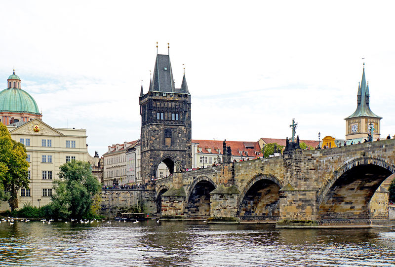 Soubor:Czech-03942-Charles Bridge-DJFlickr.jpg