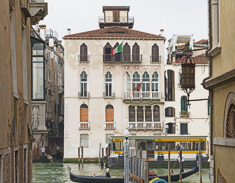 Soubor:Palazzo Marin Contarini (Venice).jpg