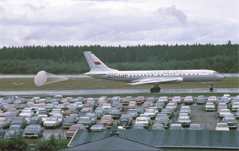 Soubor:Aeroflot Tupolev Tu-104B at Arlanda, July 1968.jpg