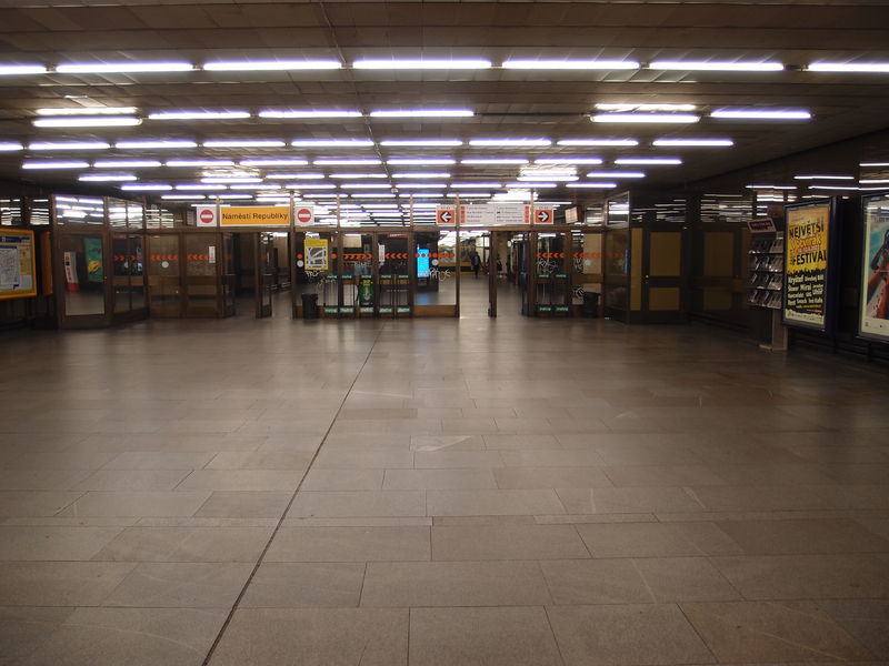 Soubor:Namesti Republiky metro station 2022Z13.JPG