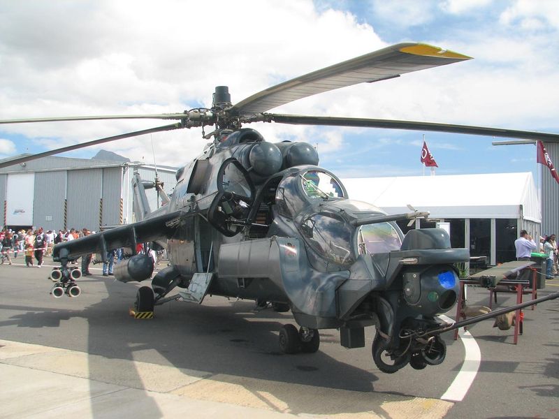 Soubor:Mi-24 Super Agile Hind on ground 2006.jpg