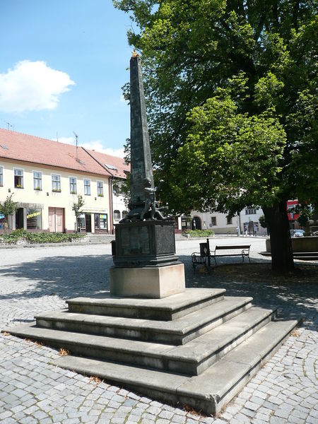 Soubor:Obelisk Via Lucis Uhersky Brod.JPG