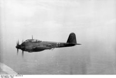 Bundesarchiv Bild 101I-363-2270-18, Frankreich, Flugzeug Me 210.jpg