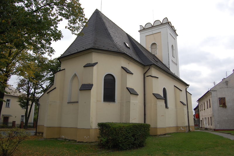 Soubor:Kostel svaté Barbory - zadní pohled, Selské náměstí, Olomouc - Chválkovice.jpg