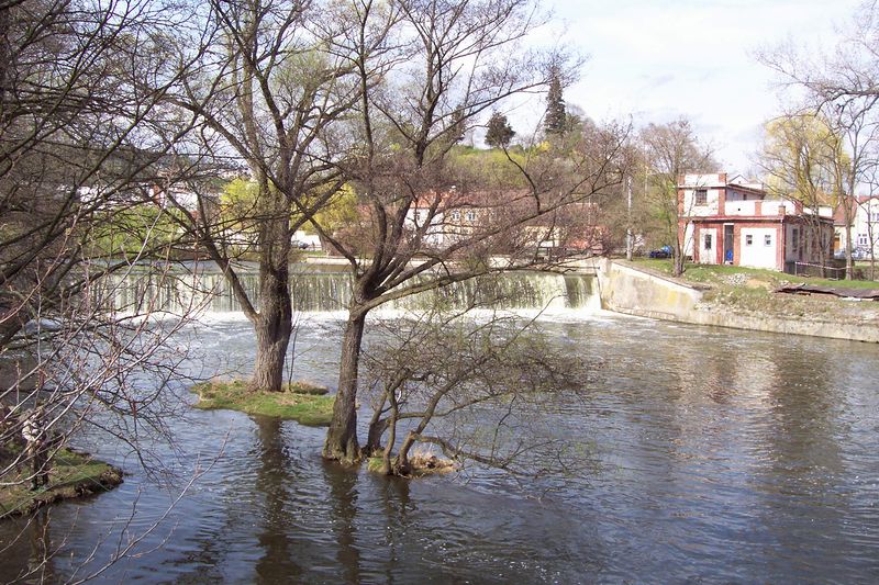 Soubor:Svratka river in Brno-Komín city district.jpg