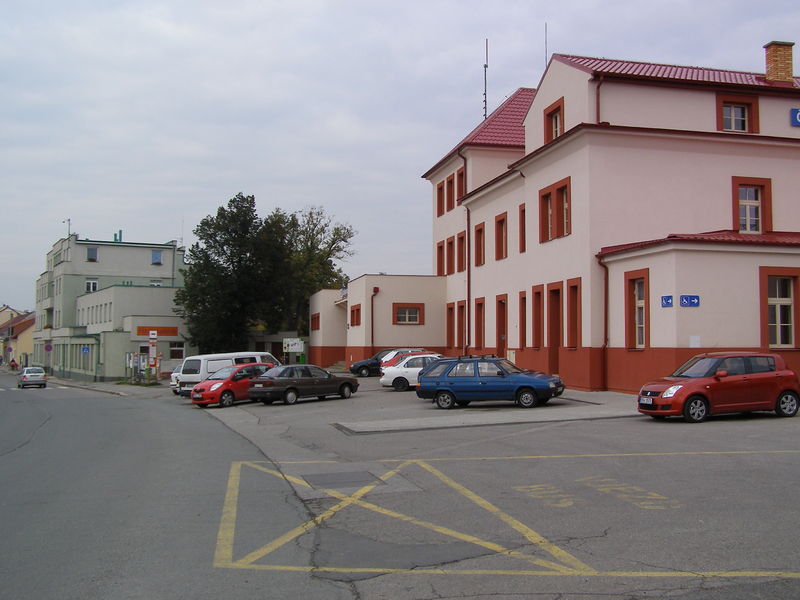 Soubor:Celakovice rail station1.JPG