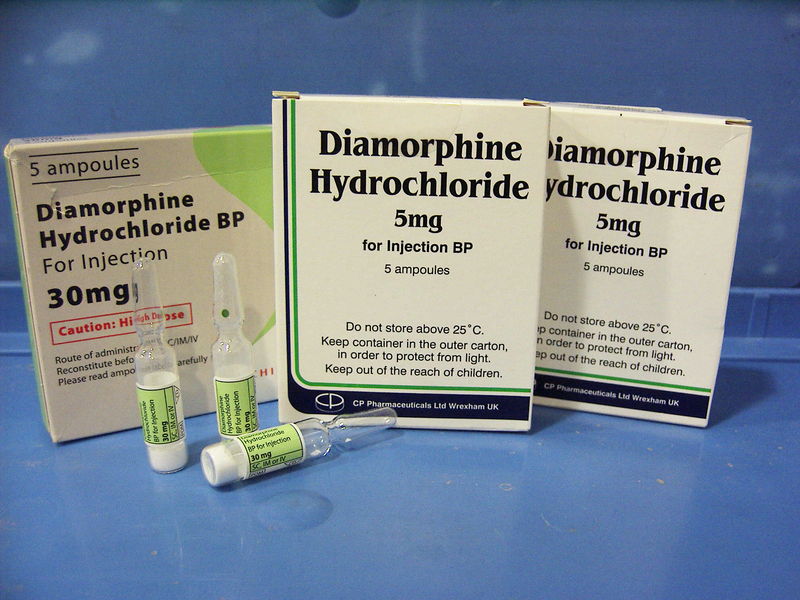 Soubor:Diamorphine ampoules.JPG