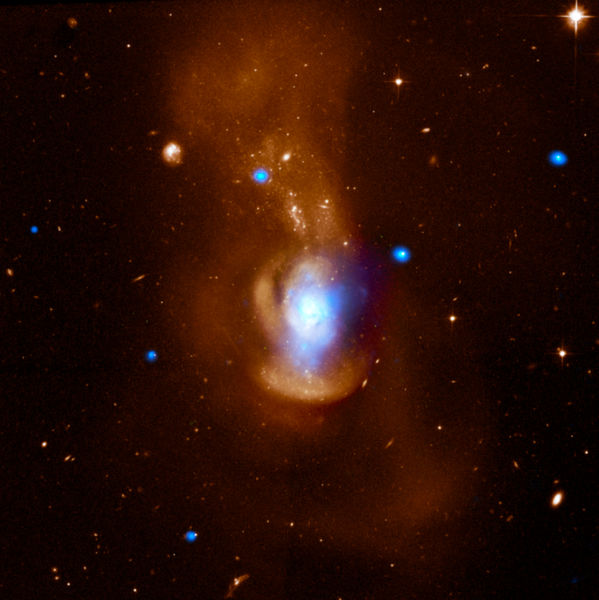 Soubor:A Black Hole in Medusa's Hair A galaxy lies about 110 million light years away..jpg