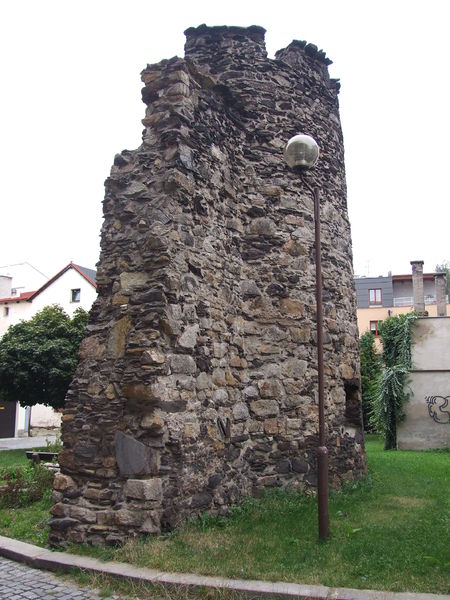 Soubor:Náchod defensive wall ruin, tower 03.JPG