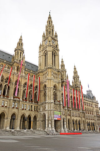 Vídeňská radnice (Vienna's City Hall) je neogotická budova ve Vídni.