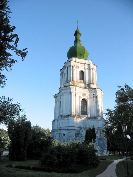 Soubor:Belltower of the Voznesenskyi Cathedral in Pereiaslav-Khmelnytskyi.jpg