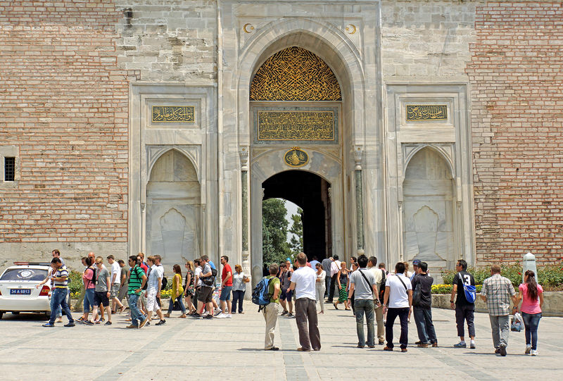 Soubor:Turkey-03416-Entrance to the Topkapi Palace-DJFlickr.jpg
