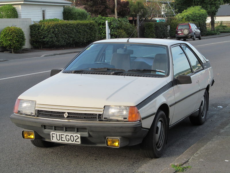Soubor:1987 Renault Fuego GTX (11643018366).jpg