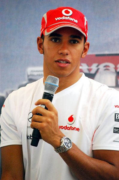 Soubor:Hamilton 2008 Singapore GP 1.jpg