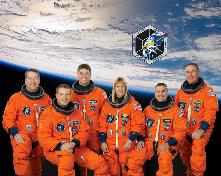 Soubor:STS-130 Official Crew Photo.jpg