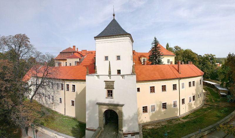 Soubor:Panorama zamku Bystrice pod Hostynem.jpg
