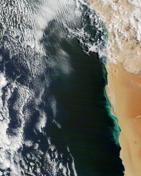 Soubor:Hydrogen Sulfide Emissions along the Namibian Coast 2010-03-13 lrg.jpg
